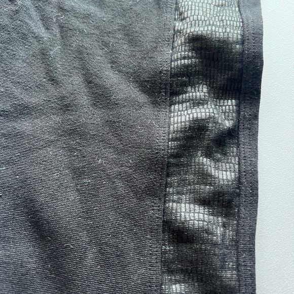 Spanx black legging with snakeskin detail, XL - Picture 3 of 3